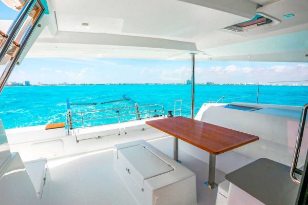 Private Tours VIP Catamaran 47 ft / 25 pax - Image 7