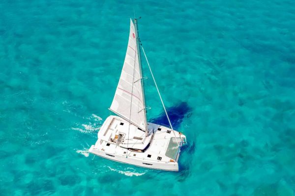 Private Tours VIP Catamaran 47 ft / 25 pax - Image 9