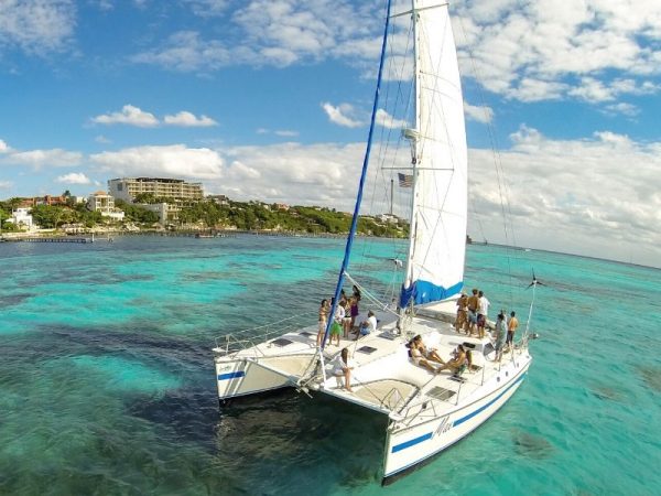 Private Tours VIP Catamaran 47 ft / 25 pax - Image 4