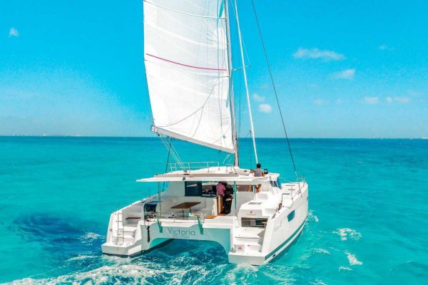 Private Tours VIP Catamaran 47 ft / 25 pax - Image 6